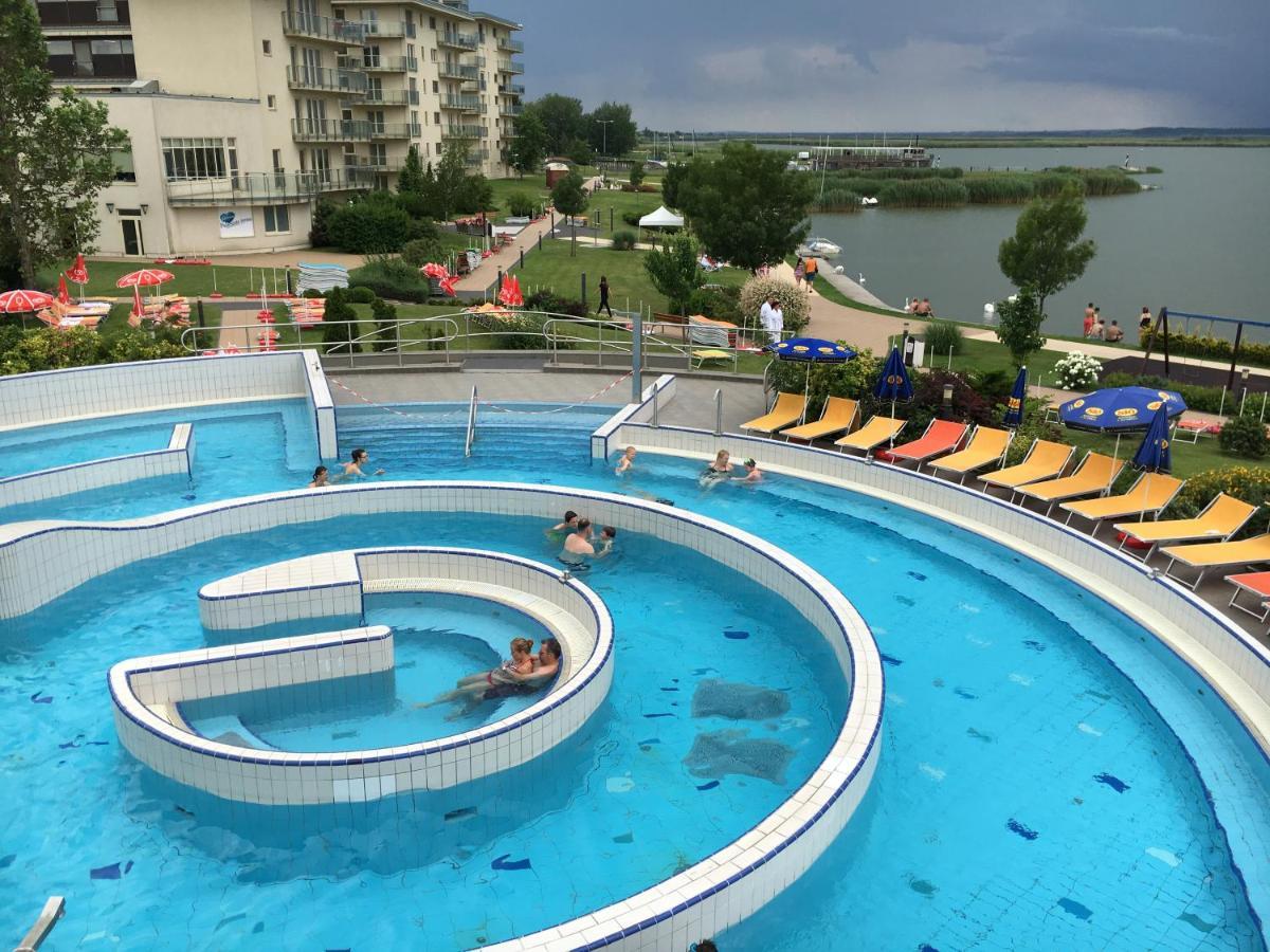 Aqua Apartman Superior Velence Exterior foto