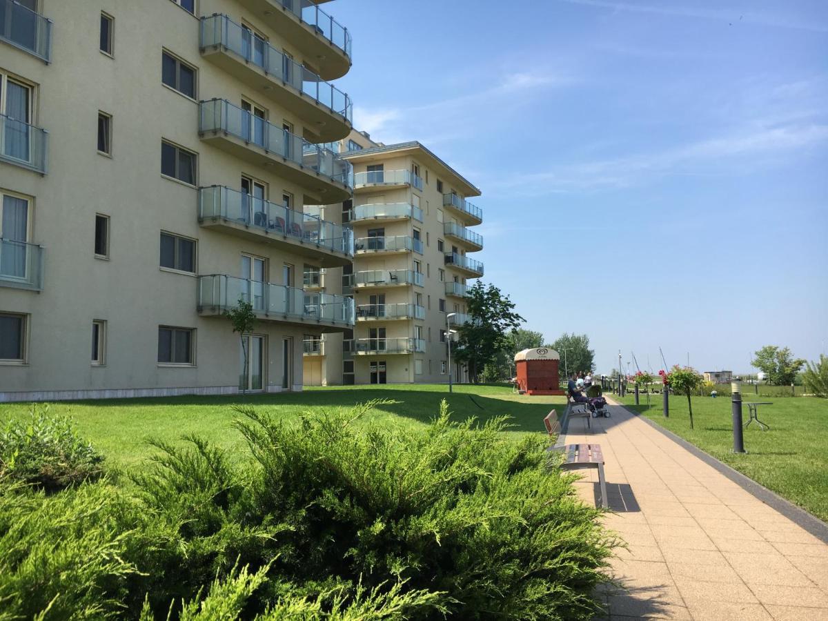 Aqua Apartman Superior Velence Exterior foto